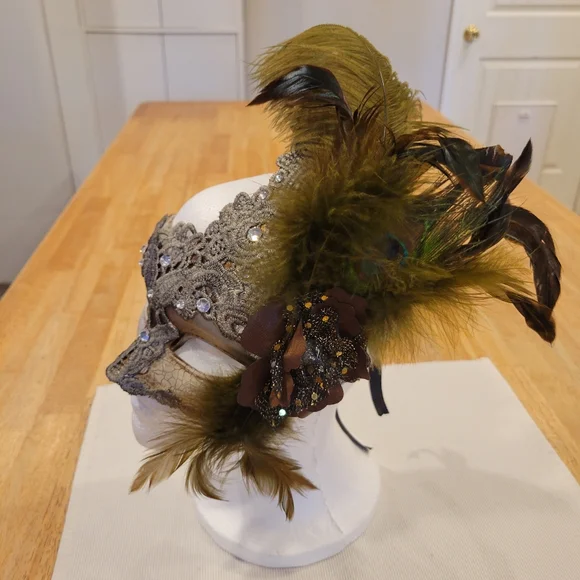 🟤EUC~ MARDI GRAS MASK - Picture 2 of 10